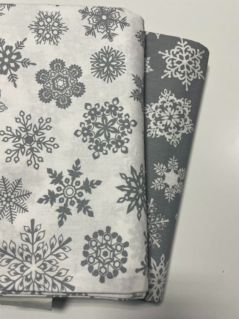 Ранфорс Сірі сніжинки на білому фоні Ранфорс Сірі сніжинки на білому фоні